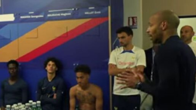 Thierry Henry avec les Bleuets (capture chaine YouTube Fédération Française de Football)