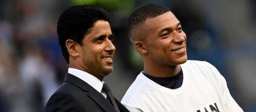 Nasser Al-Khelaïfi et Kylian Mbappé (capture Twitter @Paris_SGINFOS)