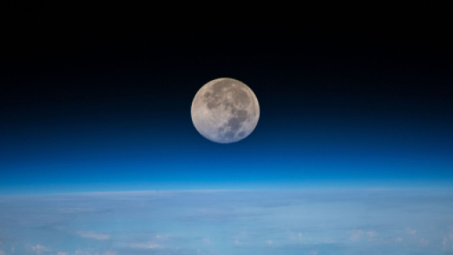 ISS, il satellite artificiale illuminerà il cielo di ottobre dedicato alla Luna