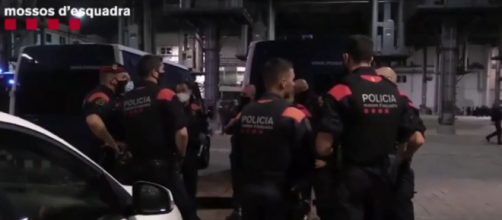 Los Mossos d'Esquadra confirmaron la participación de las gemelas en el crimen gracias a unos audios y vídeos en sus móviles (X, @mossos)