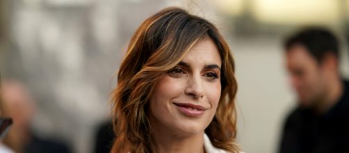 Tutte le tendenze dell'autunno-inverno 2023, il cappotto rosa di Vittoria Puccini e gli stivali alti in pelle di Elisabetta Canalis