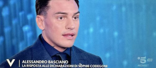 Verissimo,Basciano crede che Sophie sia plagiata: 'Chat con uno stregone e una cartomante'.