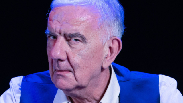 Gene Gnocchi litiga con Perego e Ventura per un cambio scaletta non concordato.