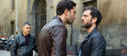 Un posto al sole, spoiler 2-3 novembre: Damiano indeciso se proteggere o meno Eduardo in quanto vecchio amico.