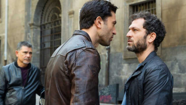 Un posto al sole, spoiler 2-3 novembre: Damiano indeciso se proteggere o meno Eduardo in quanto vecchio amico.