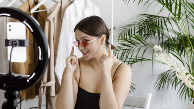 Les partenariats r&eacute;mun&eacute;r&eacute;s permettent aux marques de toucher un public plus large. &copy; Pexels, Anna Nekrashevich