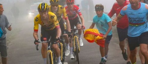 Ciclismo, il dominio della Jumbo Visma sull'Angliru