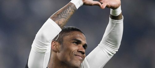 Douglas Costa apre ad un ritorno alla Juve: 'Non negherei mai una chiamata del club'