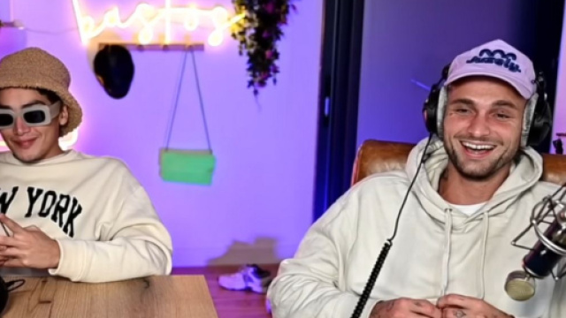 Aqababe prouve en direct que Nicolo Ferrari serait gay et en couple avec un garçon. Bastos tente de rectifier le tir ! (Twitch @BastosTV)