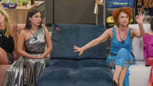GF, litigate a catena nella casa: Beatrice contro tutti, Fiordaliso dura con Grecia.