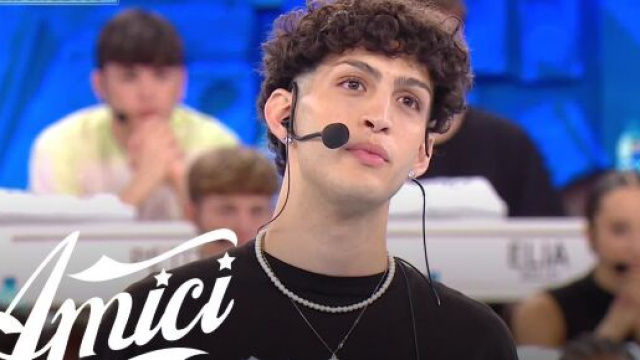 Amici, anticipazioni puntata 29/10: Mida resta nella scuola, maglia sospesa per Ezio.