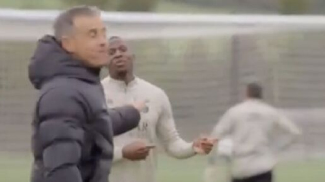 L'entraineur du PSG Luis Enrique et Nordi Mukiele (capture PSG TV)