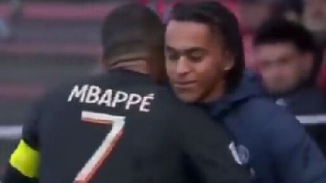 Kylian et Ethan Mbappé contre Brest (capture Twitter @panams75)