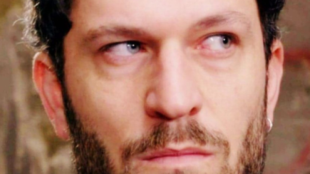 Un posto al sole puntate novembre: Eduardo incastra Damiano, Viola si arrende.