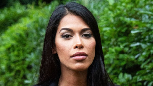Ayem Nour revient en France avec son fils (Screenshoot Twitter @DamienMercereau)