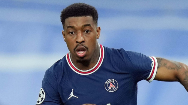 Presnel Kimpembe avec le maillot du PSG (capture Twitter @psgcommunity_)