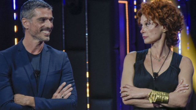 GF, Varrese a Beatrice Luzzi: 'Conosciamoci, non ci siamo conosciuti'.