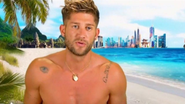 Paga de 'Les Marseillais' s'apprête à sortir son premier livre (Screenshoot Twitter @TeleLoisirs)