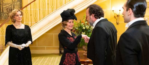 La Promessa, trame spagnole: Cruz scopre che Elisa ha dei trascorsi con Alonso.