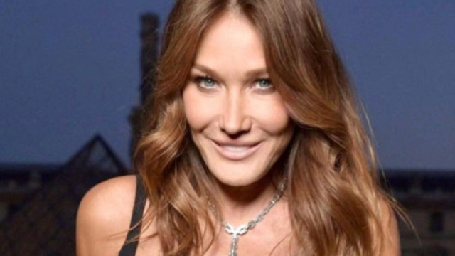 Carla Bruni: "Ho avuto un cancro al seno".