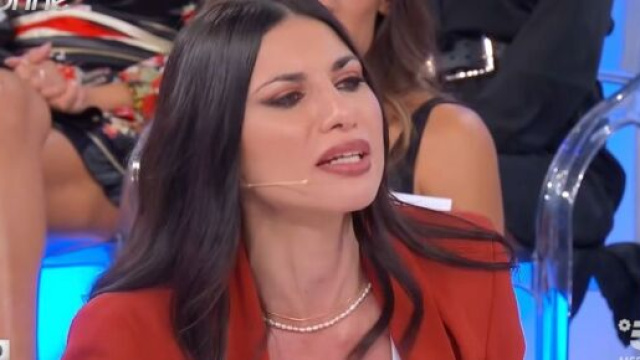 Uomini e donne, Manuela scatena il caos