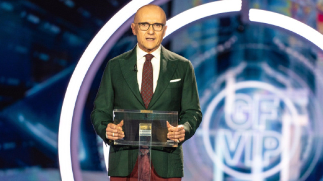 Crollo ascolti Mediaset: flop Grande Fratello, male Striscia la notizia e Massimo Ranieri.