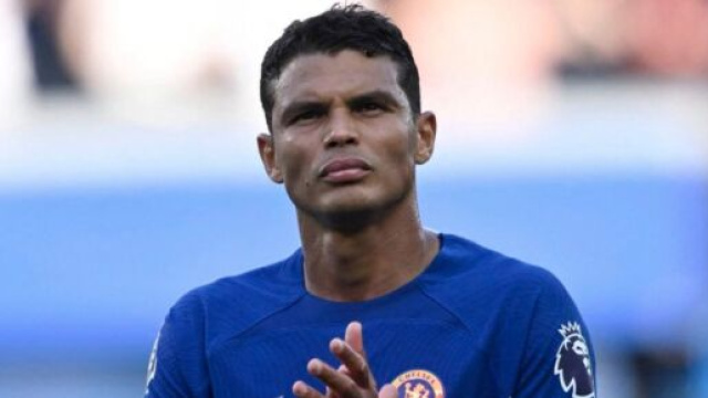 Thiago Silva agacé par certains choix du PSG au mercato. (screenshot Twitter - @SportsZone__)