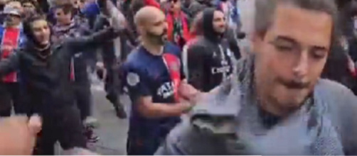 Le craquage d'un supporter du PSG (capture Twitter @_BeFootball)