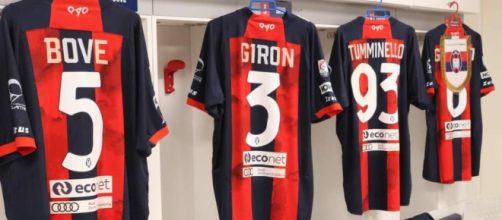 Crotone, squali in campo con le nuove maglie