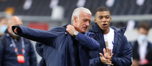 Didier Deschamps et Kylian Mbappé (capture Twitter @panams75)