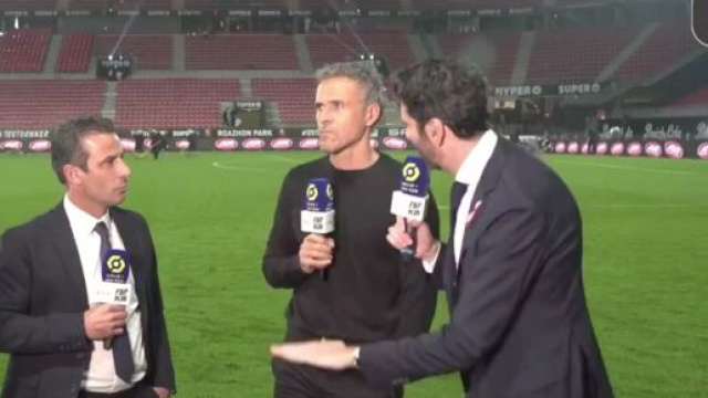 Luis Enrique agacé par certaines questions ce dimanche soir après Rennes-PSG. (screenshot Twitter - @Footballogue)