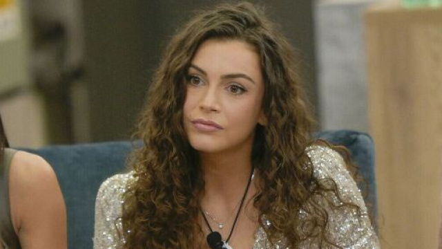 GF, Angelica infastidita per una frase di Mughini: 'Mi stava per venire da piangere' .