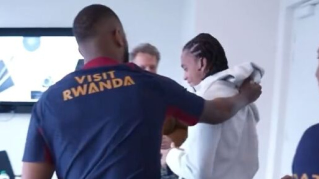 Mbappé n'a pas manqué de chambrer son frère. (screenshot Twitter - @StatsKMbappe)