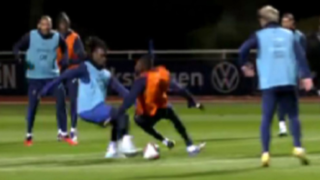 Eduardo Camavinga blessé au genou (capture Twitter @CanalplusFoot)