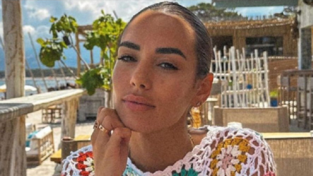 Hilona Gos a d&ucirc; emmener son chien chez le v&eacute;t&eacute;rinaire (Screenshoot Twitter @GossipRoomOff)