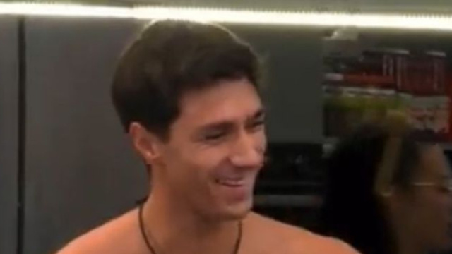 Grande Fratello, Mirko in crisi per Perla.