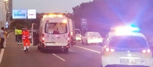 El accidente se produjo sobre las doce y media de la madrugada de este jueves (X, @EmergenciasSev)