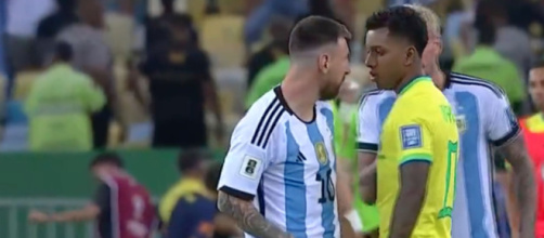 Messi en colère contre Rodrygo. (screenshot Twitter - @_BeFootball)