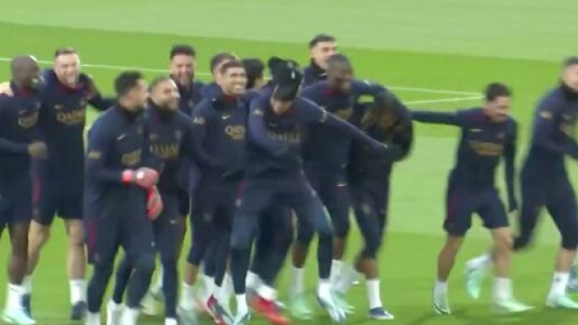 Mbappé amusé par un petit pont subi par Kolo Muani. (screenshot Twitter - @beinsports)