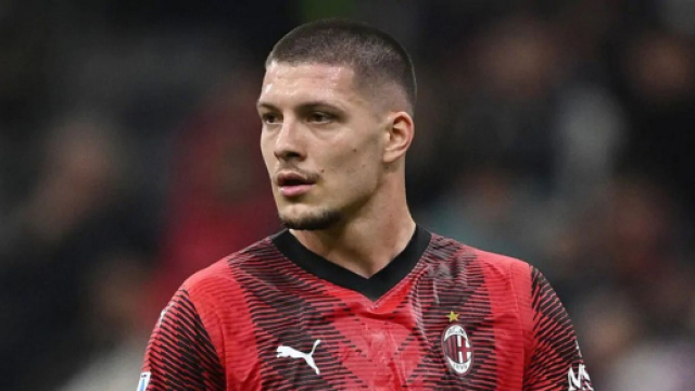 In foto Jovic, attaccante del Milan.