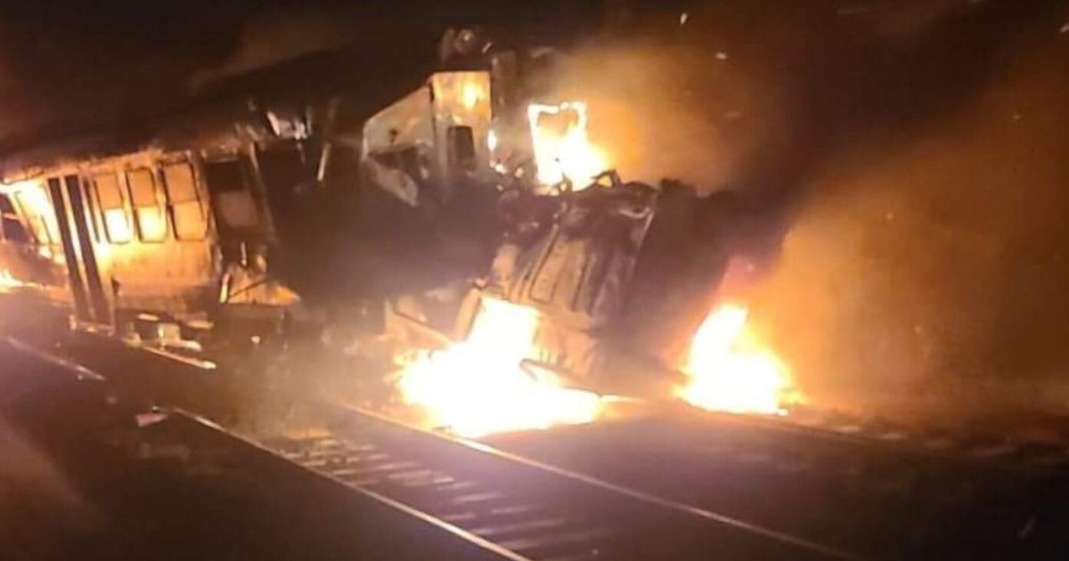 Calabria Incidente Ferroviario Due Morti Dopo Lo Scontro Fra Un Treno