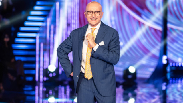 GF, Signorini punge i concorrenti per assenza di dinamiche: 'Non venite se siete in crisi'.