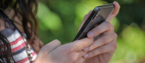 El uso de los teléfono móviles por parte de los menores estaría provocando problemas graves en las escuelas (Pixabay)