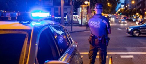 La menor convivía con su padre y el detenido en una casa de la capital (X, @policiademadrid)