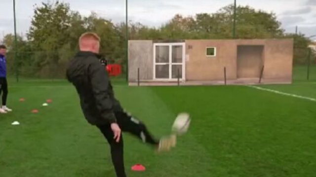 Will Still dans ses &oelig;uvres (capture Twitter @ActuFoot_)