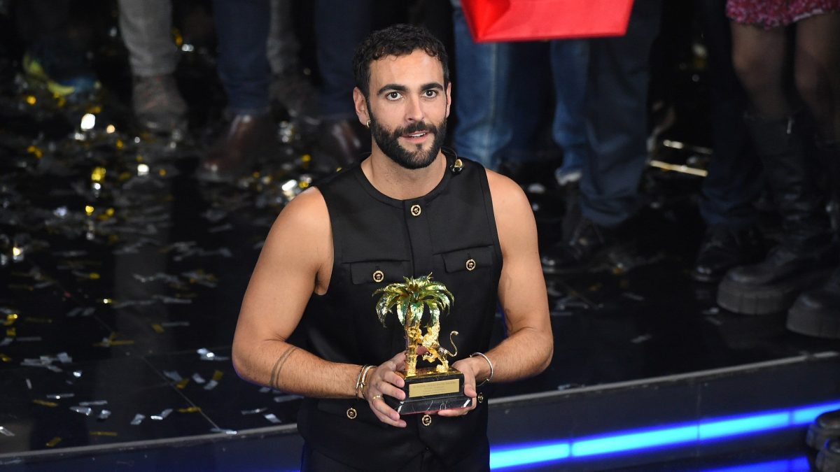 Marco Mengoni: biografia, carriera e curiosità sul co-conduttore di Sanremo  2024