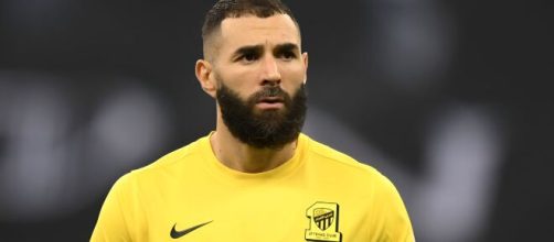 Benzema amer après être parti de l'équipe de France lors de la Coupe du monde 2022 au Qatar. (screenshot Twitter - @_BeFootball)