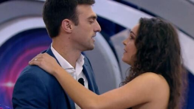 GF, Angelica spiega il mancato bacio con Riccardo: 'Non avevo bisogno in quel momento'.