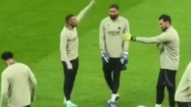 Kylian Mbappé dans le stade de l'AC Milan (capture Twitter @panams75)