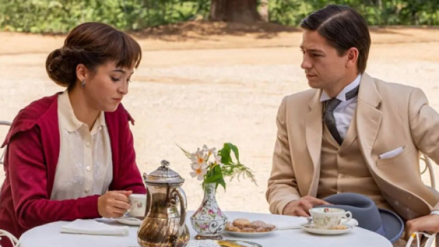 La Promessa, spoiler Spagna: Catalina si innamora di Pelayo, Manuel caccia Jimena.